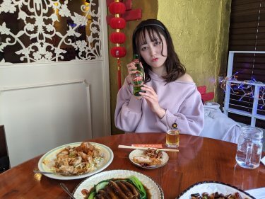 【青年委員会BLOG】No.29日中友好アイドルグルメ企画！青島ビールが恋人の戸花桜と小美&秋山ゆういの北千住巡り